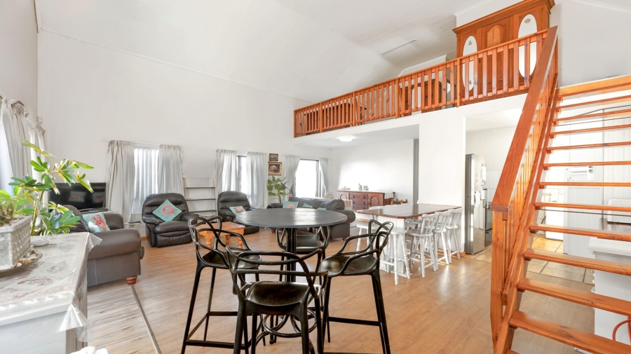To Let 4 Bedroom Property for Rent in Struisbaai Western Cape
